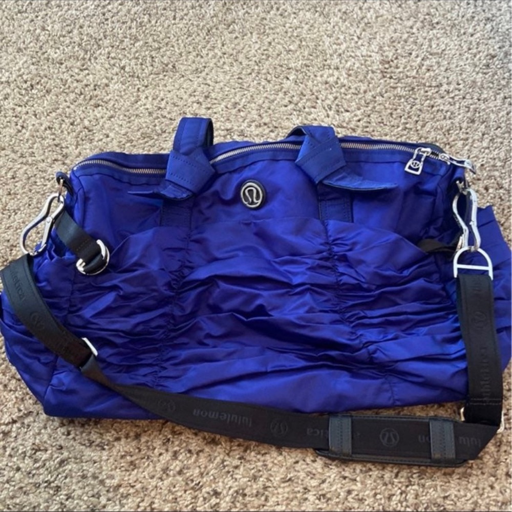 Lululemon bag.